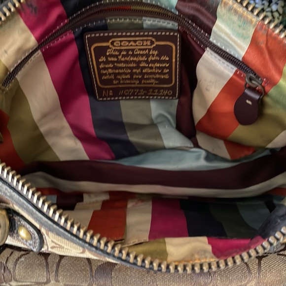 Handbags - Picture 5 of 7